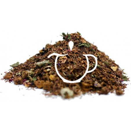 Détail feuilles d'ortie pétales de rose et morceaux de fraises Rooibos Vitalité